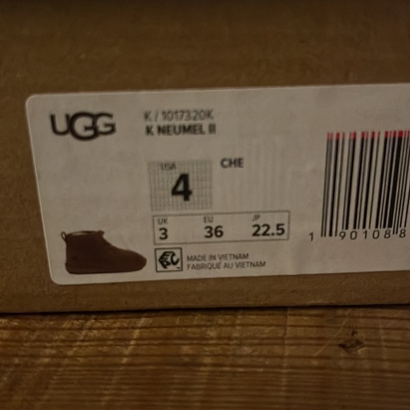 ✨NEW IN BOX✨ Ugg neumel boots - Picture 11 of 12